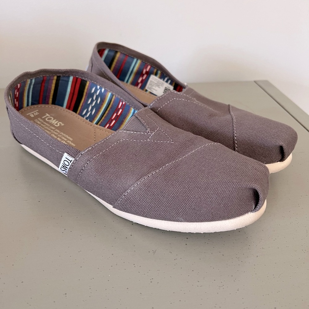 Toms - Picture 2 of 3
